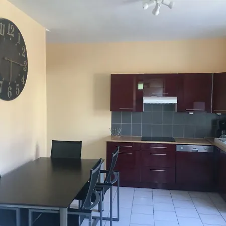 La Trinite דירה *